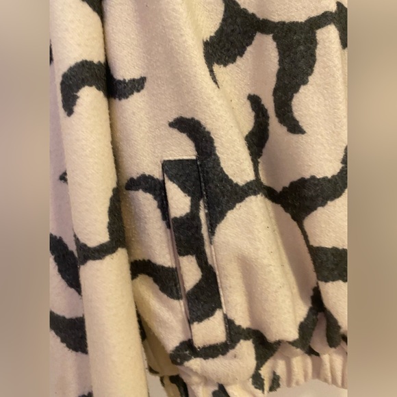 Urban Outfitters Women's White and Black Jacket - Picture 5 of 5